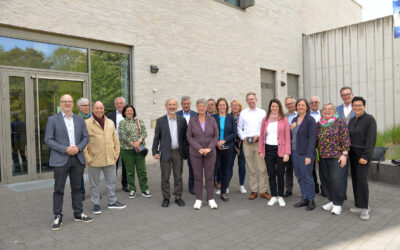 Vertreter*innen der niedersächsischen Landespolitik zu Gast: Zwei Delegationen besuchen Windkanal